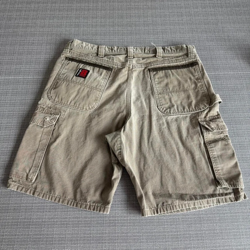 Wrangler Riggs Workwear beige cargo shorts Size 36